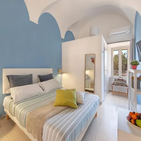 Relais Il Chiostro Historic Courtyard & Panoramic Terrace Near Sorrento Bed and Breakfast 4*