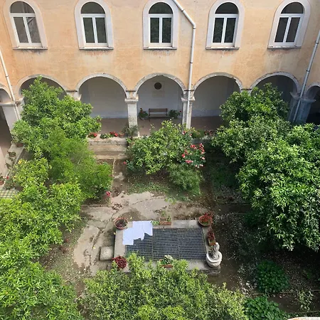 Relais Il Chiostro Historic Courtyard & Panoramic Terrace Near Sorrento Bed & Breakfast