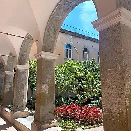 Il Chiostro 4*