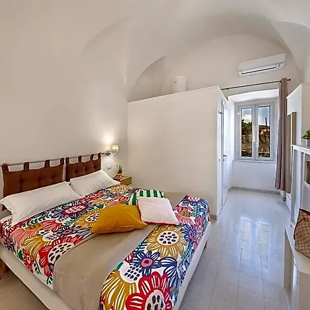 Relais Il Chiostro Historic Courtyard & Panoramic Terrace Near Sorrento Bed & Breakfast