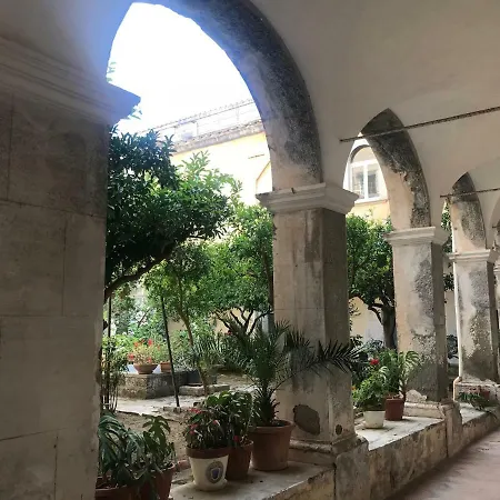 Oda ve Kahvaltı Relais Il Chiostro Historic Courtyard & Panoramic Terrace Near Sorrento