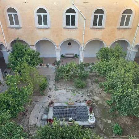 Relais Il Chiostro Historic Courtyard & Panoramic Terrace Near Sorrento